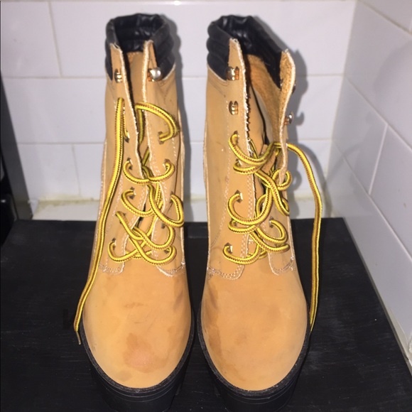 Tan platform ankle bootie👢 - Picture 6 of 8